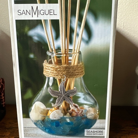 Glass Diffuser with Starfish Accent and Natural Sticks - Picture 2 of 2